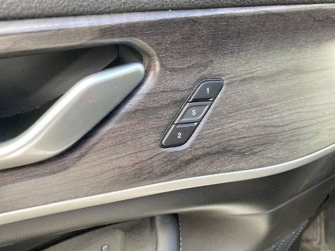 Used 2023 Jeep Grand Cherokee Limited AWD/4WD image 18