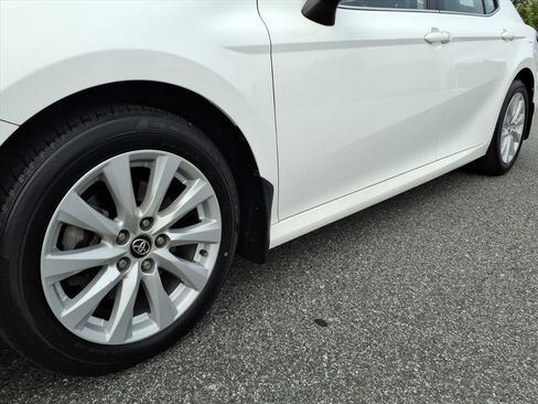Used 2020 Toyota Camry LE FWD image 10