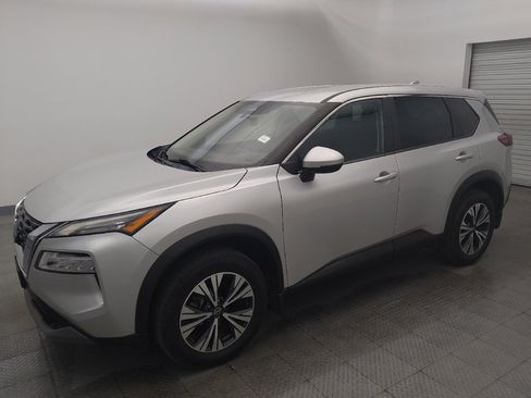 Used 2022 Nissan Rogue SV FWD image 2