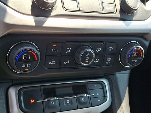 Used 2023 GMC Acadia SLE w/ Driver Convenience Package FWD image 20