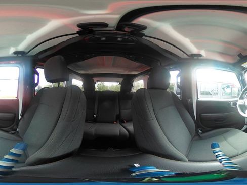 Used 2025 Jeep Wrangler Sahara image 41