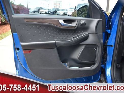 Used 2020 Ford Escape Titanium image 17