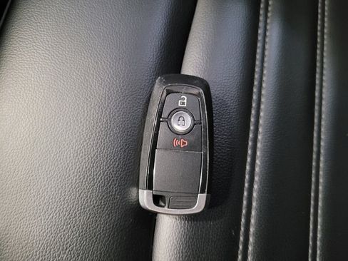 Used 2024 Ford Edge SEL image 32