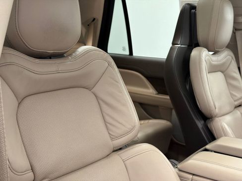 Certified 2023 Lincoln Navigator Reserve AWD/4WD image 13