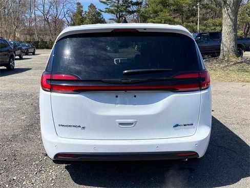 New 2023 Chrysler Pacifica Touring-L w/ S Appearance Package image 4