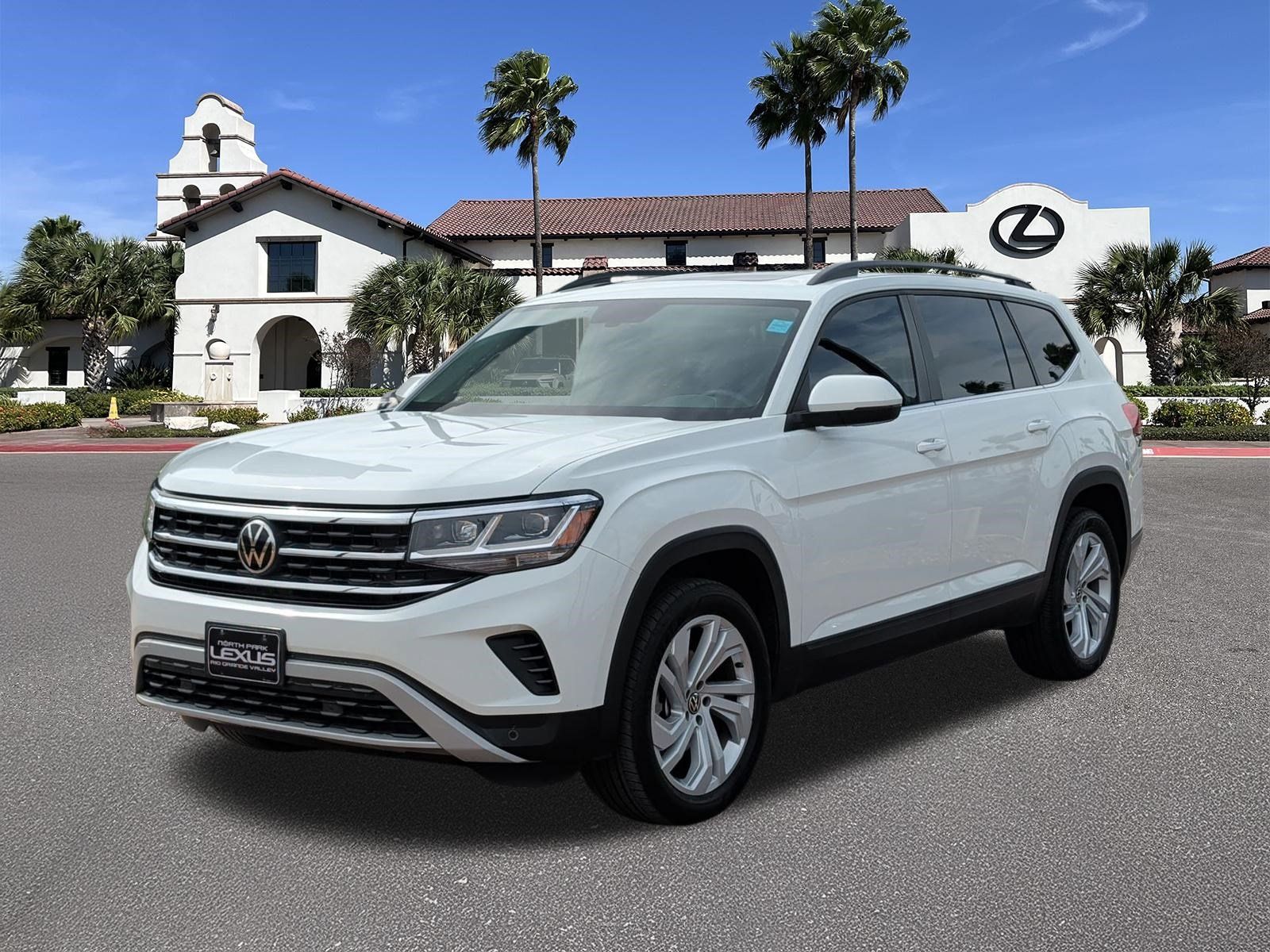 Used 2023 Volkswagen Atlas SE w/ Panoramic Sunroof Package FWD image 5