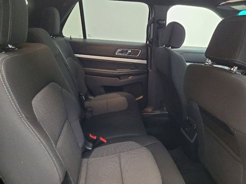 Used 2017 Ford Explorer XLT image 19
