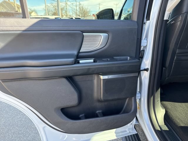 Used 2025 Ford Expedition Platinum AWD/4WD image 13