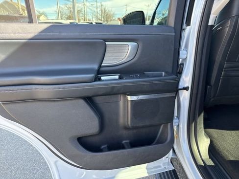 Used 2025 Ford Expedition Platinum AWD/4WD image 13