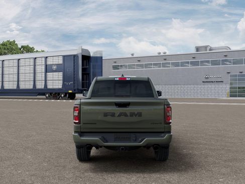 New 2026 RAM 1500 4x4 Crew Cab image 7