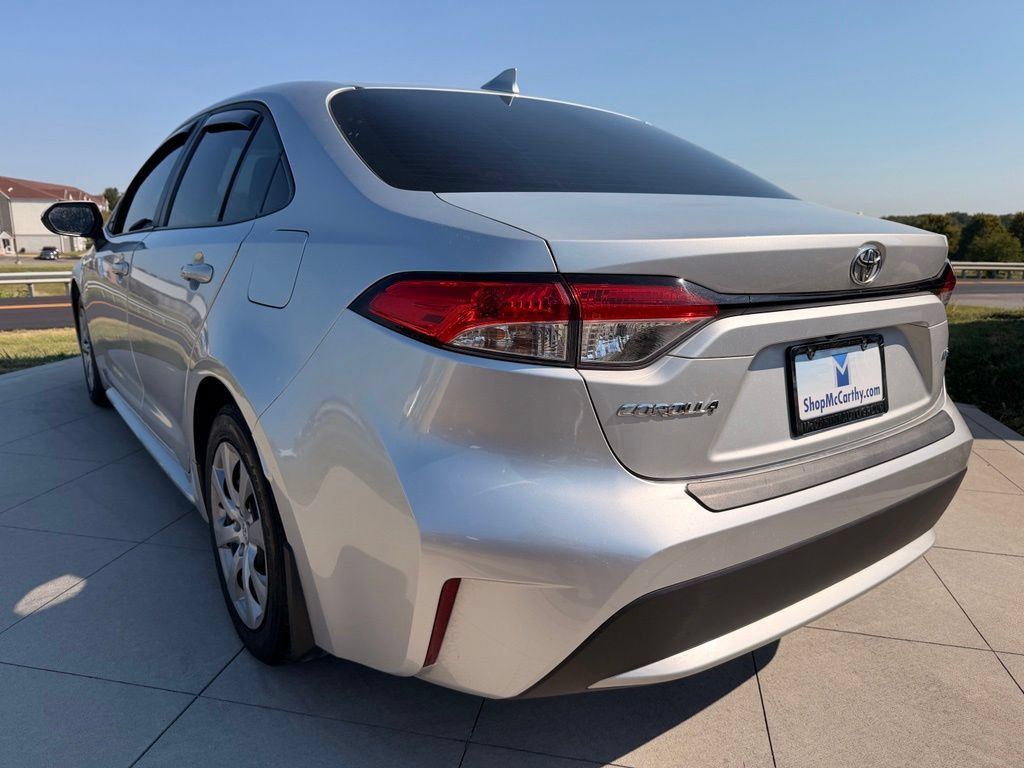 Used 2021 Toyota Corolla LE FWD image 32