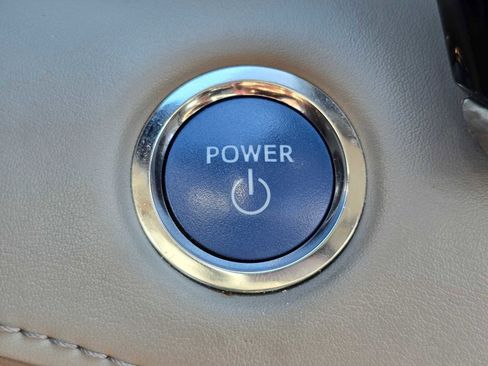 Certified 2022 Toyota Highlander Platinum image 34