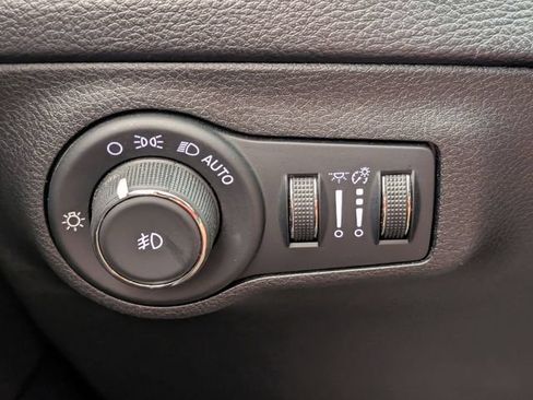 Used 2018 Jeep Compass Latitude w/ Popular Equipment Group AWD/4WD image 14