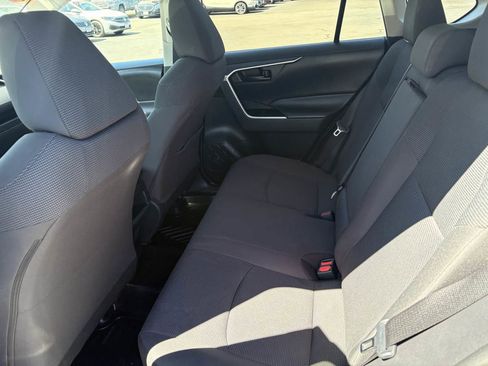 Used 2019 Toyota RAV4 LE AWD/4WD image 19