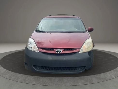 Used 2007 Toyota Sienna XLE image 2