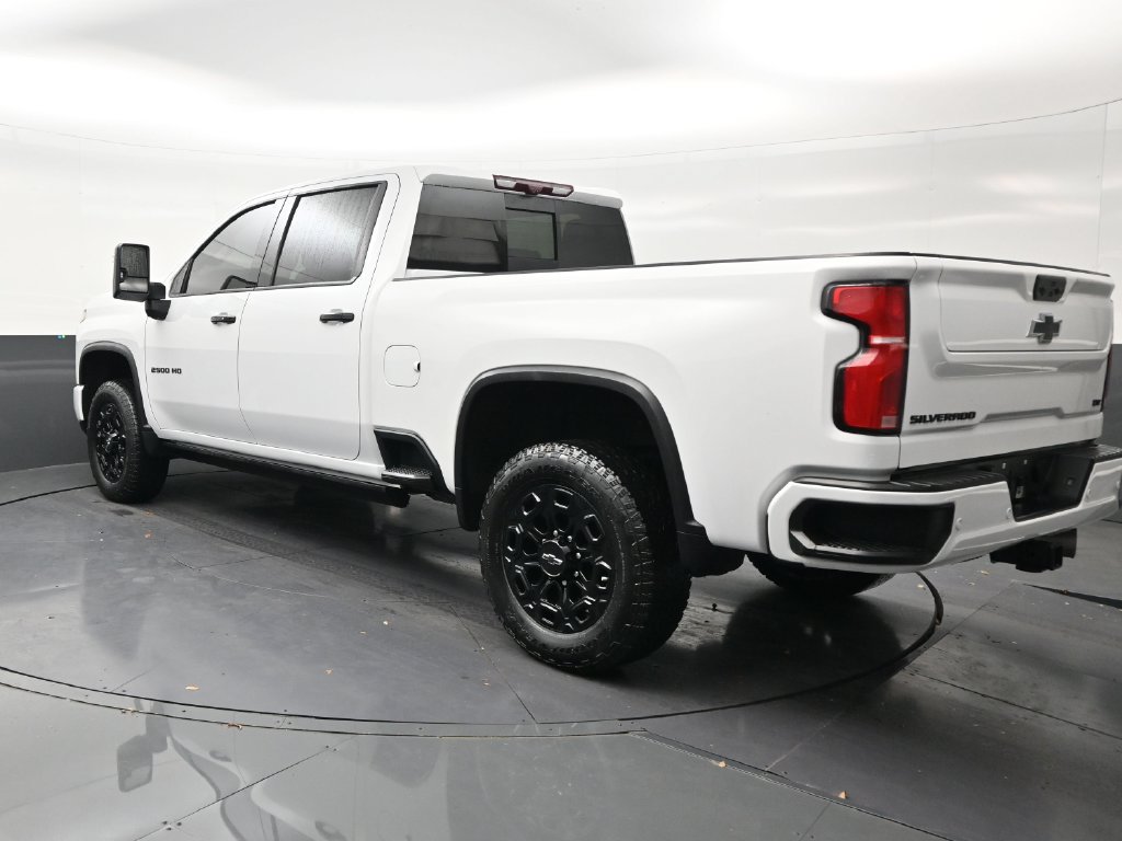 Used 2024 Chevrolet Silverado 2500 LTZ w/ LTZ Plus Package AWD/4WD image 3