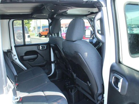Used 2024 Jeep Wrangler Unlimited Rubicon AWD/4WD image 12