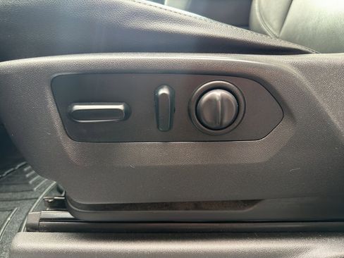 Used 2019 GMC Sierra 1500 SLT w/ SLT Convenience Package image 24