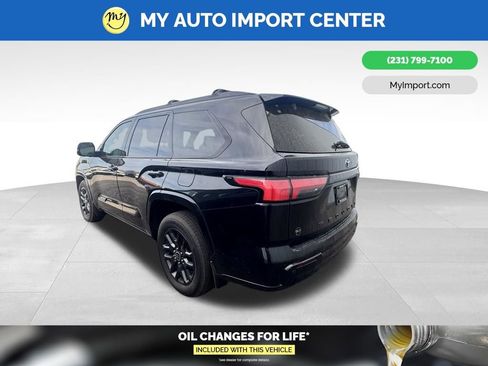 Used 2023 Toyota Sequoia Platinum AWD/4WD image 5