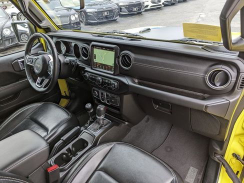 Used 2023 Jeep Wrangler Unlimited Sahara w/ Cold Weather Group AWD/4WD image 32