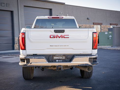 Used 2024 GMC Sierra 3500 SLT w/ SLT Convenience Package AWD/4WD image 9