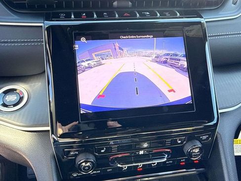 New 2025 Jeep Grand Cherokee Altitude image 21