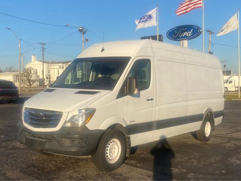 Used 2015 Freightliner Sprinter 2500 image 2
