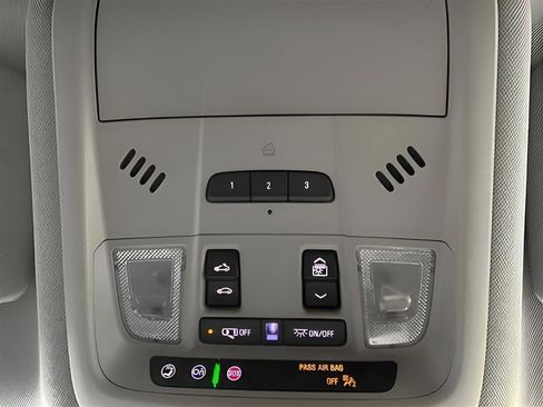 Used 2022 GMC Terrain SLT w/ Infotainment Package II AWD/4WD image 25