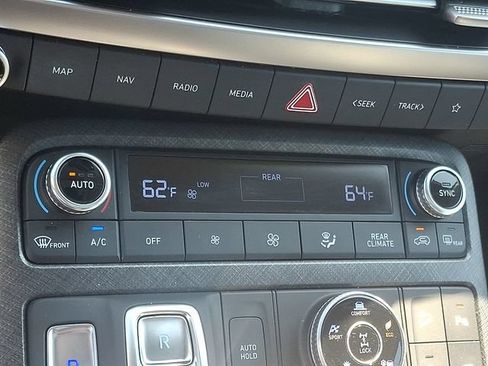 Used 2023 Hyundai Palisade Limited AWD/4WD image 16