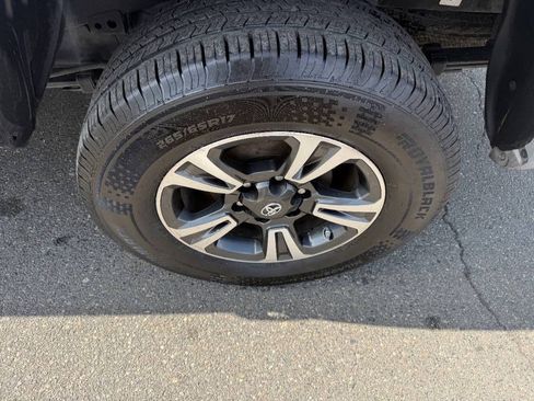 Used 2018 Toyota Tacoma TRD Sport w/ Technology Package RWD image 13