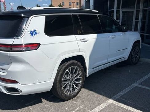 Used 2022 Jeep Grand Cherokee L Summit image 4