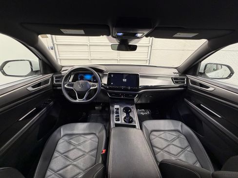 Used 2024 Volkswagen Atlas Cross Sport SE FWD image 30
