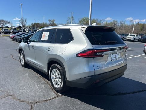 Used 2024 Toyota Grand Highlander XLE image 17