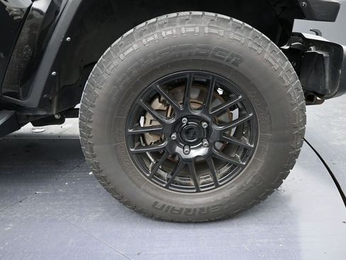 Used 2021 Jeep Gladiator Sport image 32