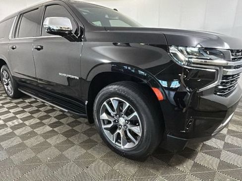 Used 2023 Chevrolet Suburban LT w/ LT Signature Plus Package AWD/4WD image 2