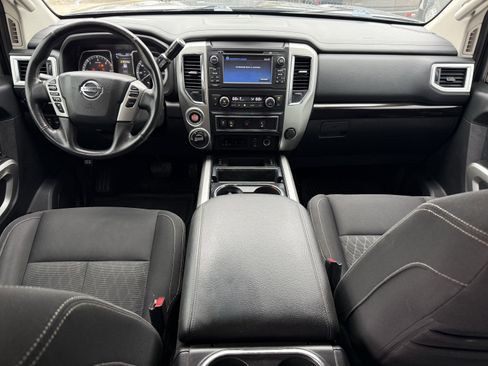 Used 2018 Nissan Titan SV w/ SV Convenience Package image 13