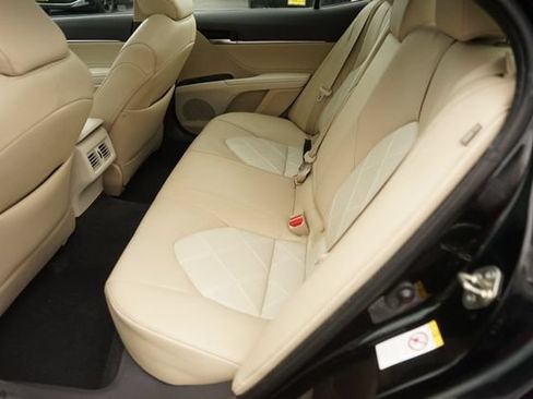 Used 2018 Toyota Camry XLE FWD image 13