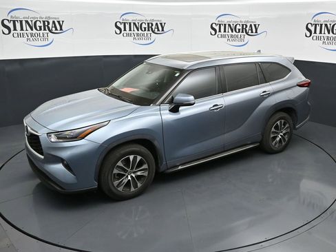 Used 2021 Toyota Highlander XLE image 11
