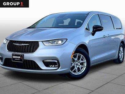 Used 2024 Chrysler Pacifica Touring-L