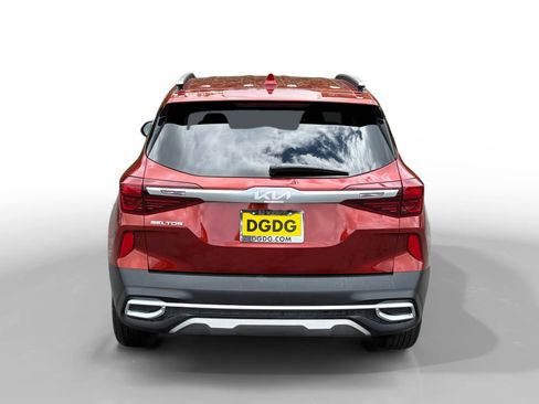 Used 2023 Kia Seltos S w/ Navigation Package FWD image 4