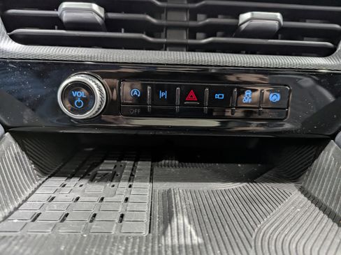 Used 2025 Ford Explorer ST-Line w/ Premium Package image 20