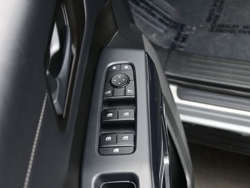 Used 2023 Nissan Pathfinder SV AWD/4WD image 10