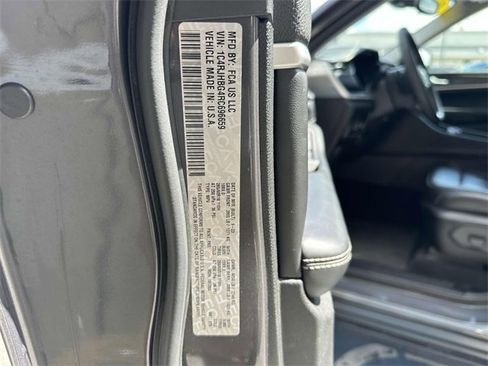 Used 2024 Jeep Grand Cherokee Limited image 44