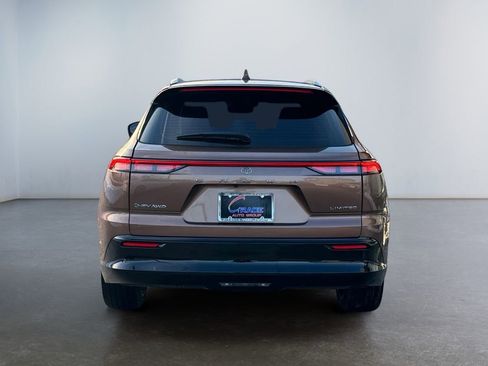 Used 2025 Toyota Crown Signia Limited image 6