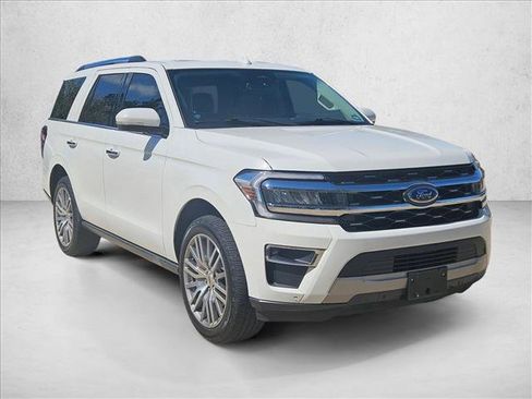 Used 2022 Ford Expedition Limited image 3