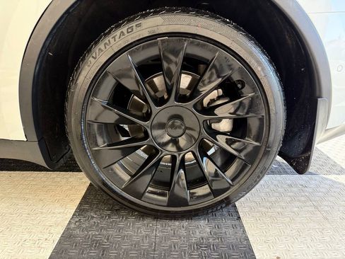 Used 2020 Tesla Model Y Long Range image 12