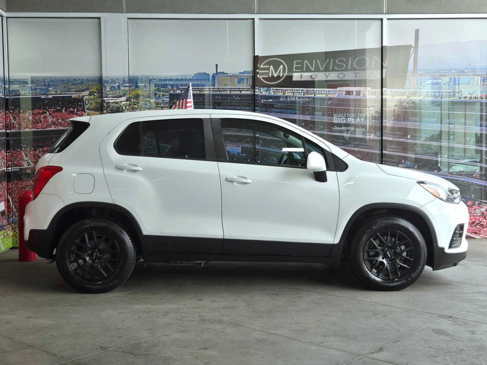 Used 2018 Chevrolet Trax LS FWD image 4