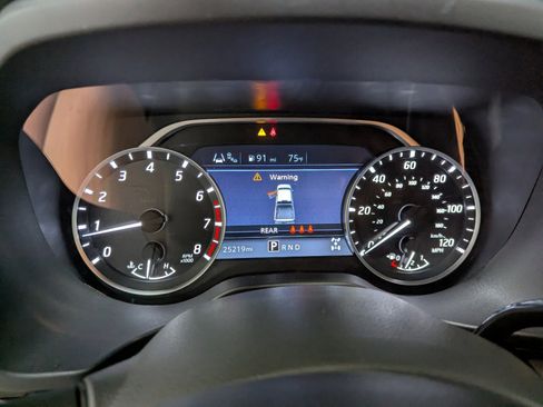 Used 2024 Nissan Titan SV w/ SV Convenience Package image 16