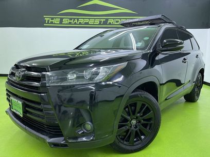 Used 2019 Toyota Highlander SE w/ Nightshade Edition