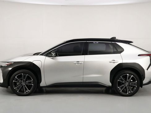 Used 2023 Toyota bZ4X Limited image 42